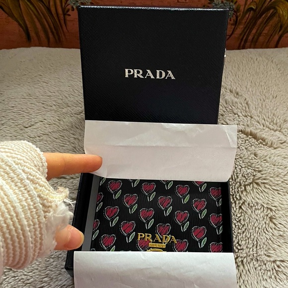 Prada Heart Flower Heart Compact Wallet Limited Edition! - Picture 11 of 14